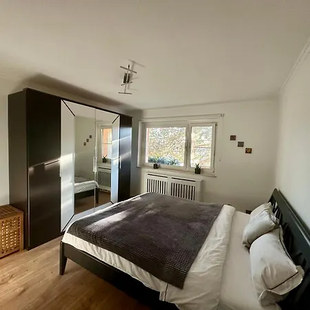 Ruhiges In Mit Parkplatz & Balkon * Berlim