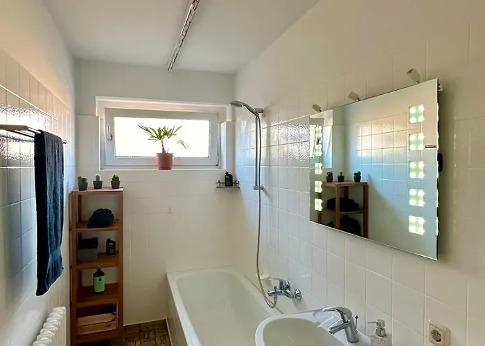 Ruhiges In Mit Parkplatz & Balkon Apartamento *