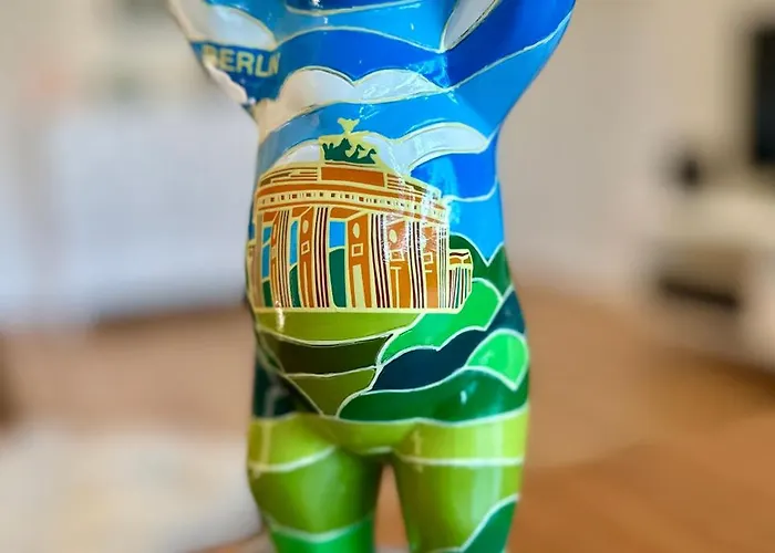 Ruhiges In Mit Parkplatz & Balkon Berlim