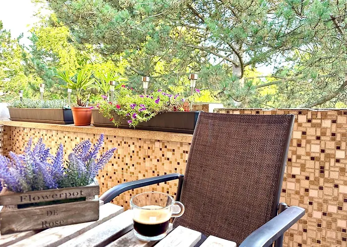 Ruhiges In Mit Parkplatz & Balkon * Berlim