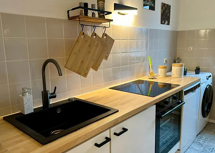 Ruhiges In Mit Parkplatz & Balkon Appartement Berlijn